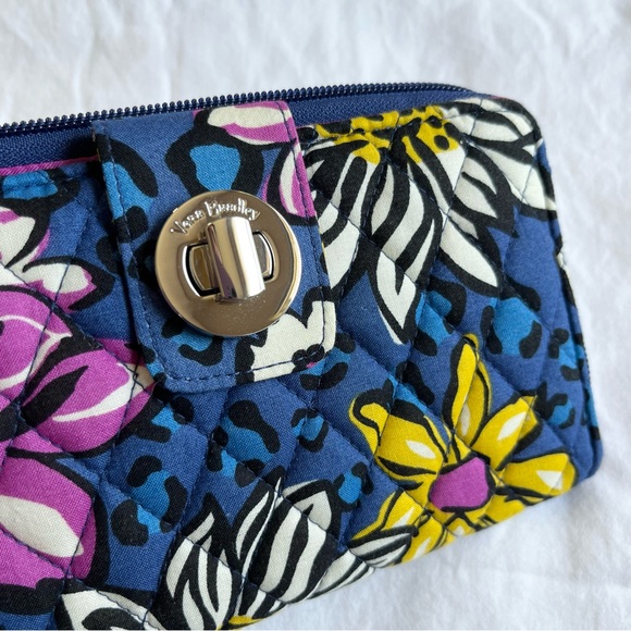 Vera Bradley Turnlock Wallet African Violet Quilted Floral Multicolor NWT - Picture 2 of 7